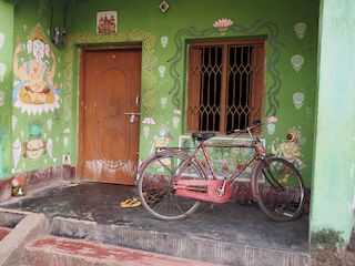 Odisha, India • gevel van een huis in een traditioneel dorp in de buurt van Puri ( India, Odisha )