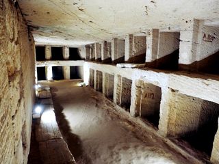 Cubicula met loculi in de catacombes, Alexandrië • Egypte