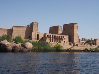 Temple de Philae vu du Nil, Assouan  • Egypte