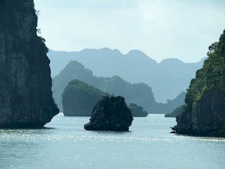 tussen de eilanden, Halong • Vietnam