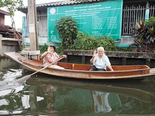 a local smile on the khlongs, Bangkok • Thailand