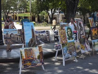 een van de vele kunstmarkten in Cuba, Bayamo • Cuba