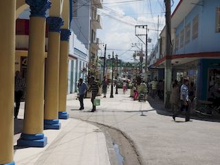 een straat in de stad, Bayamo • Cuba