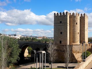 la tour de la Calahorra et le pont romain, Cordoue  • Espagne
