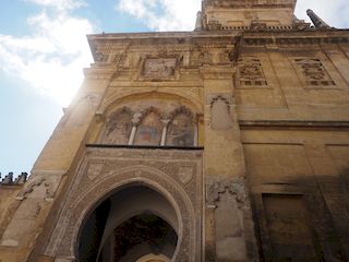Façade de la mosquée-cathédrale (mezquita-catedral), Cordoue  • Espagne