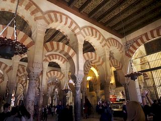 la mosquée avec des chapelles catholiques, Cordoue  • Espagne