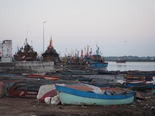 Vissersboten en schuiten, Diu • India • Gujarat
