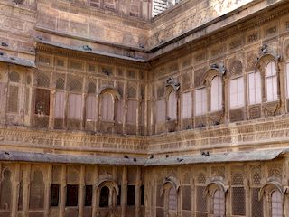 de binnenplaats van het fort van Jodhpur, Jodhpur • India • Rajasthan