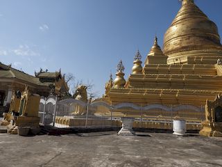grote stoepa, Kuthodaw-pagode, Mandalay • Myanmar