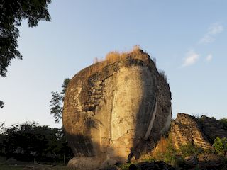 Entrance to the Pahtodawgyi Pagoda site, Mandalay • Myanmar
