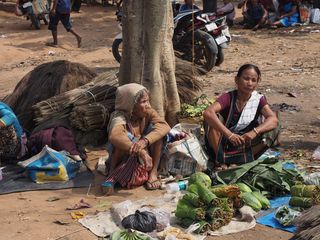 women aelling their production, Maloibari Pathar • India • Assam