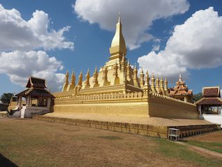 le stupa Pha That Luang, Vientiane  • Laos