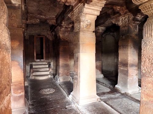 Cave nr 2 • Badami, hindouist • Architecture, Rock-cut monuments