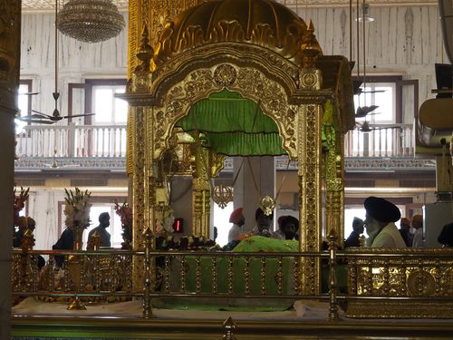 Delhi, gurdware Bangla Sahib • Temples, Gurdwaras