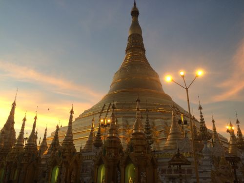 Shwedagon à Yangon • Architecture bouddhique, Stupas