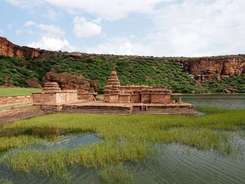 Badami • Bhutanatha Temples: seen from the lake ( India, Karnataka )
