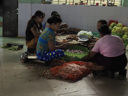 Bago • Meal of the Monks at Kya Khat Waing Monastery ( Myanmar,  )