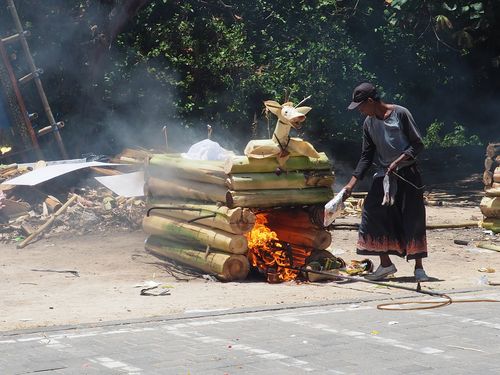 Denpasar • Cremation on the beach ( Indonesia, Bali )
