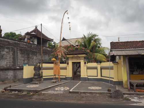Denpasar • Maisons traditionnelles de Bali ( Indonésie, Bali )