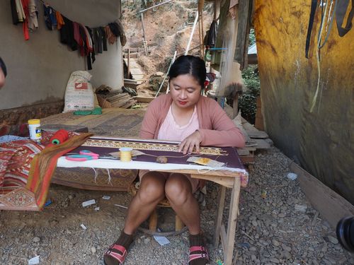 Laos • Broderie à Phou Khoun ( Laos,  )