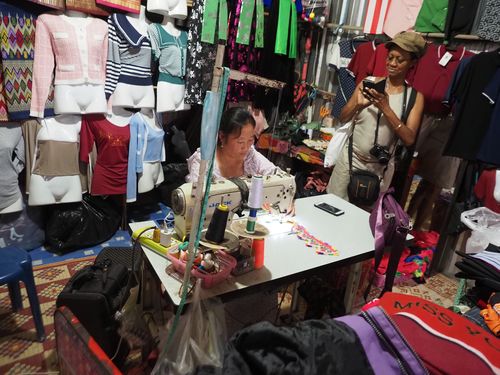 Laos • Broderie à Phou Khoun ( Laos,  )