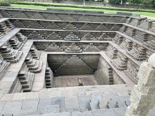 Hampi • Enceinte royale: le puits à escaliers ( Inde, Karnataka )
