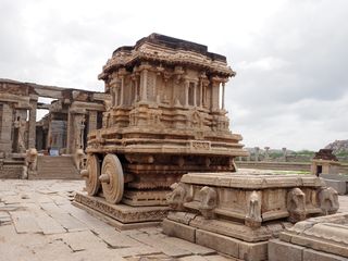 Hampi • Chariot de pierre du temple Vittala ( Inde, Karnataka )