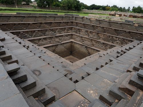 Hampi • Puits à Escalier ( Inde, Karnataka )