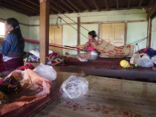 the countryside near Kalaw • Traditional weaving in rural Myanmar ( Myanmar,  )