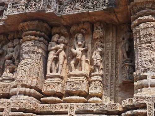 Konark • Zonnetempel: beelden op de gevel ( , Odisha )
