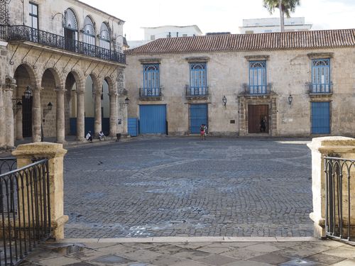 La Havane • Places: Piaza de la Catedral ( Cuba,  )