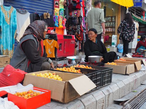 Leh • Marchands de rue ( Inde, Ladakh )
