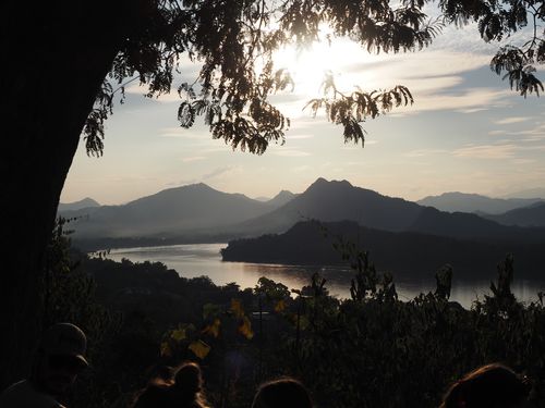 Luang Prabang • Coucher de soleil sur le Mont Phousy ( Laos,  )