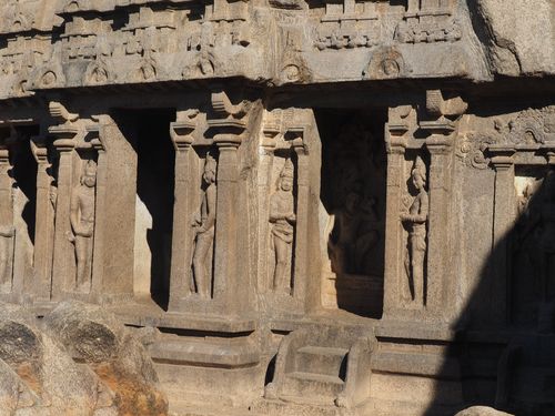 Mahabalipuram • Grotte Thirumoorti: entrée de la grotte ( Inde, Tamil Nadu )