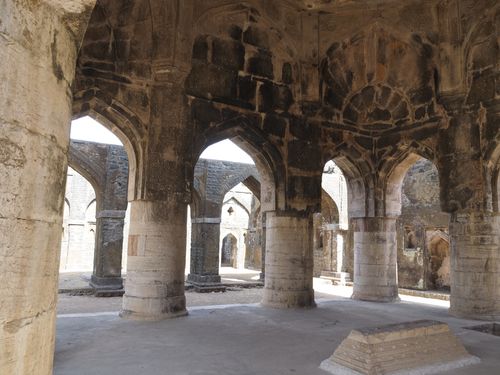 Mandu • Hathi Mahal ( India, Madhya Pradesh )