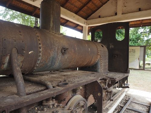 Don Khon • Ancienne locomotive française ( Laos,  )