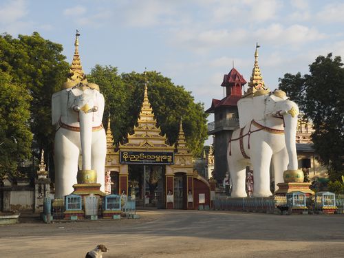 Monywa • Thanboddhay Pagoda: pagoda entrance ( Myanmar,  )