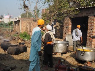 Naurangabad • Préparation d'une fêta de village au Pendjab ( Inde, Pendjab )