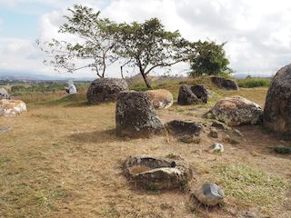 Phonsavan • Plaine des Jarres: jarres sur la plaine ( Laos,  )