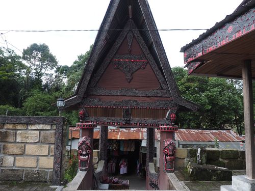 Lac Toba • Tombe du roi Sidabutar ( Indonésie, Sumatra )