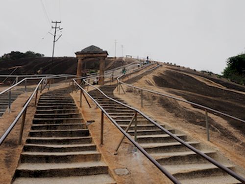 Shravanabelagola • Temple de Gomateshwara: l'escalier ( Inde, Karnataka )