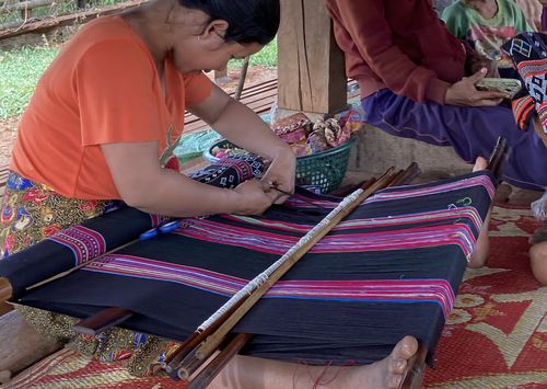 Laos • Tissage à Kok Phung Kai ( Laos,  )