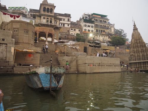 Varanasi • Ghats: les ghats vus du Gange ( Inde, Uttar Pradesh )