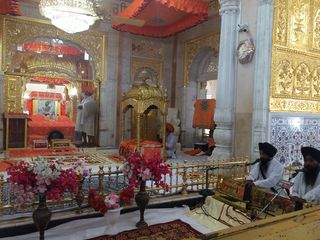 Sikhisme • Guru Grant Sahib dans la Gurdwara de Patna