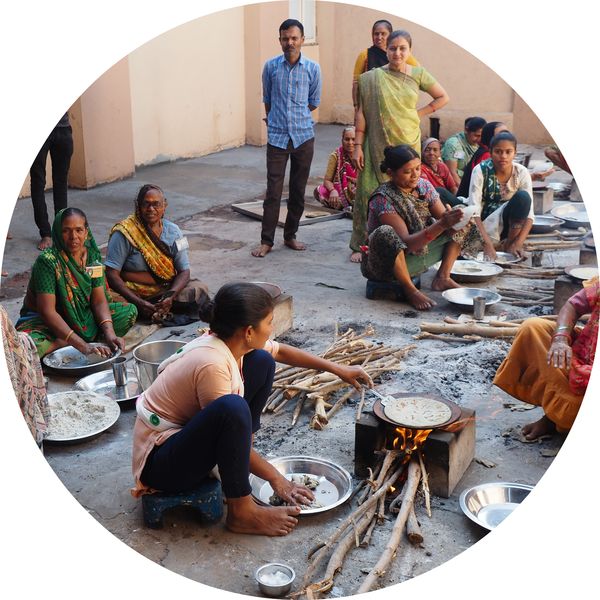 préparation du rapas, Bagdana, Gujarat • Inde