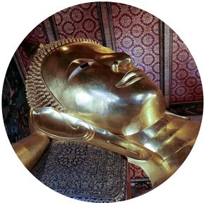 hoofd van de gigantische liggende Boeddha, Bangkok • Thailand