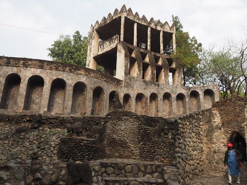 Dans le magnifique park Nek Chand Rock Park à Chandigarh au Pendjab en Inde