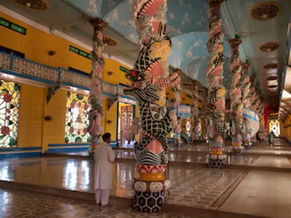 l'intérieur du temple, Tay Ninh  • Vietnam